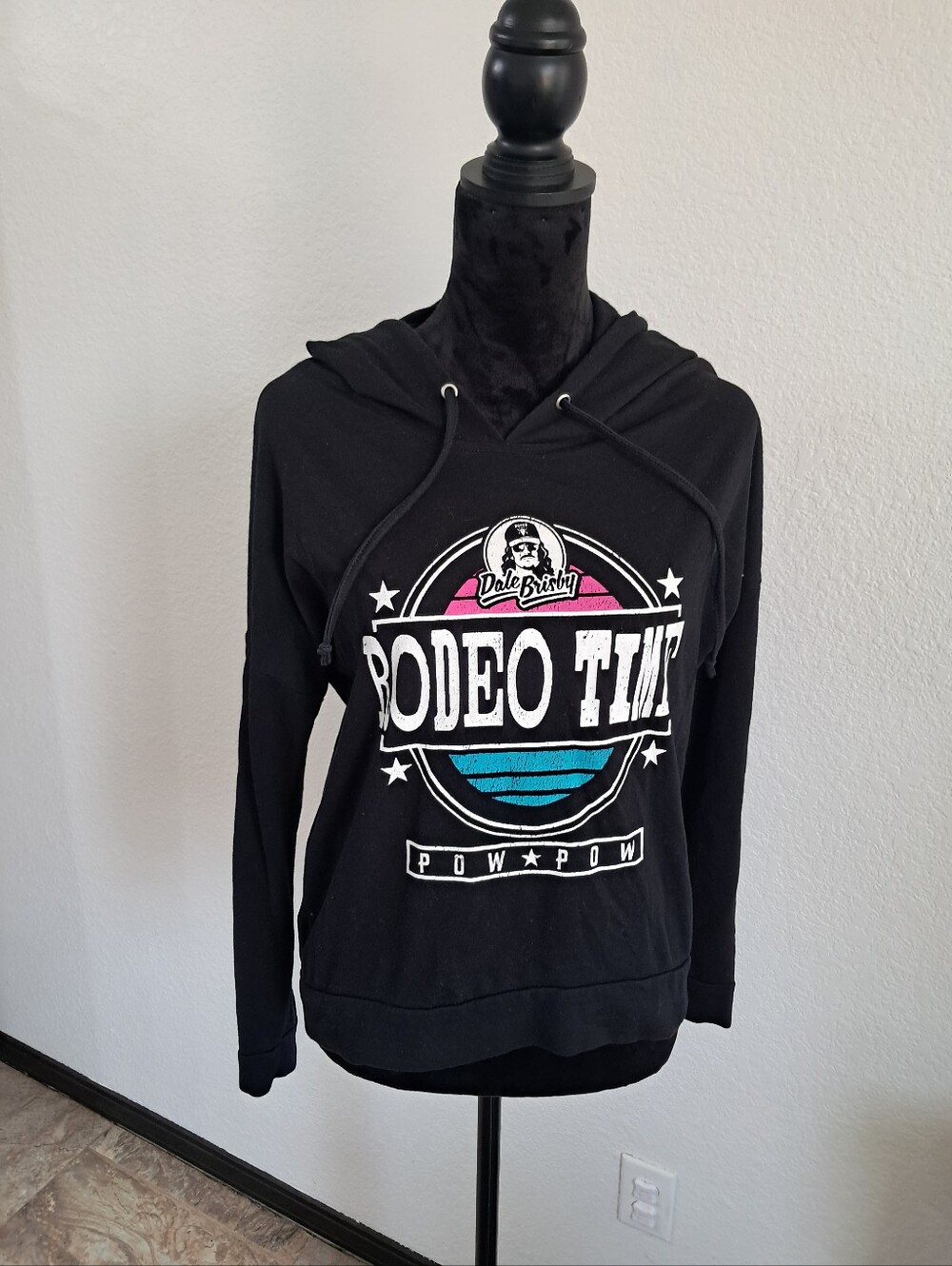 Rock & Roll Cowgirl Cropped Graphic Sweatshirt Women’s Sm Rodeo Girl Dale Brisby